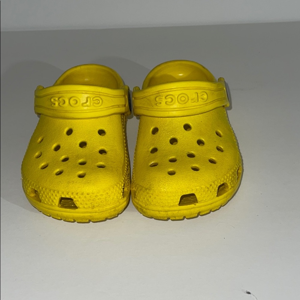 Toddler crocs | size 6 | yellow